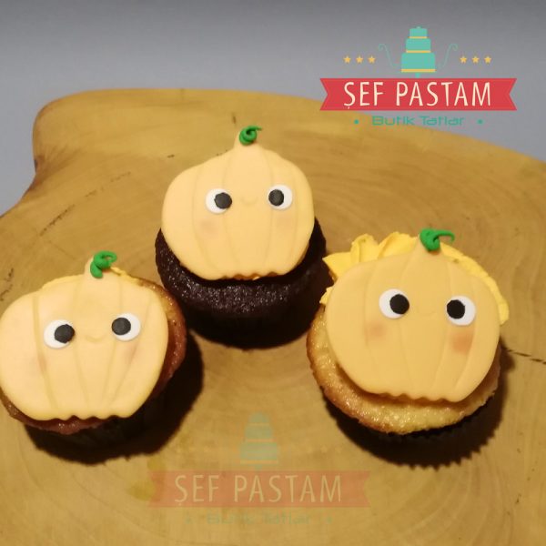 Kabak Şeklinde Cadılar Bayramı Cupcake