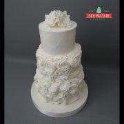 Beyaz Güllü Kremalı Düğün Pastası